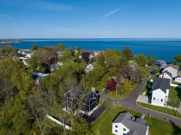 $1,650,000 | 125 Ridgewood Drive, Milford, CT 06460