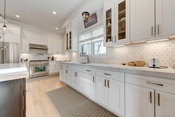 $1,650,000 | 125 Ridgewood Drive, Milford, CT 06460