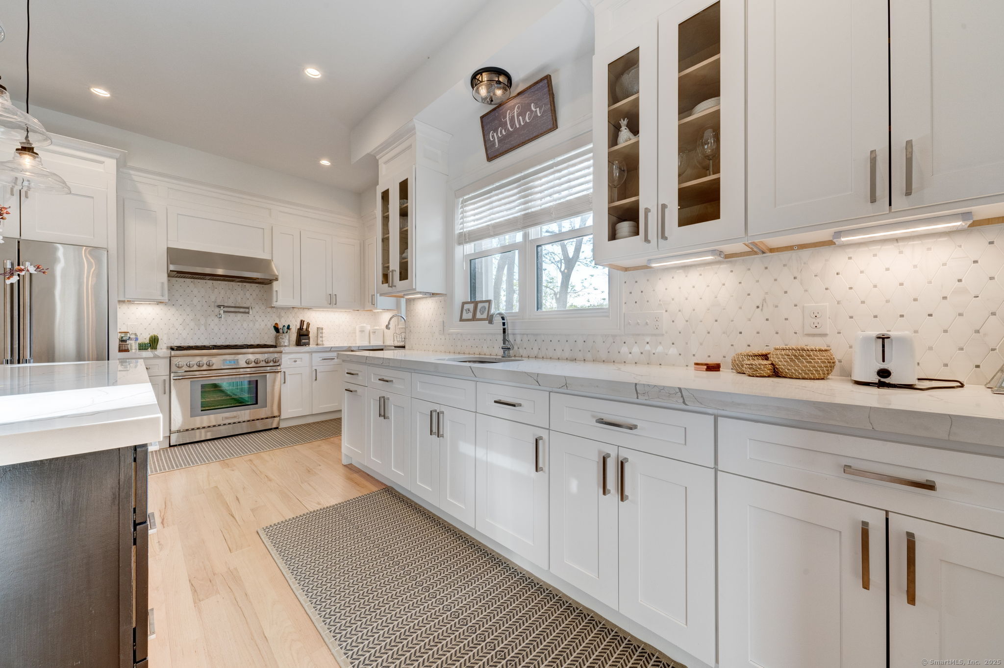 125 Ridgewood Drive Milford, CT 06460 - Photo 7 of 37