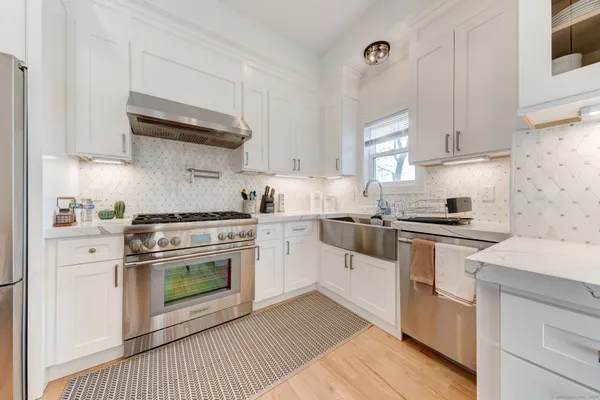 $1,650,000 | 125 Ridgewood Drive, Milford, CT 06460