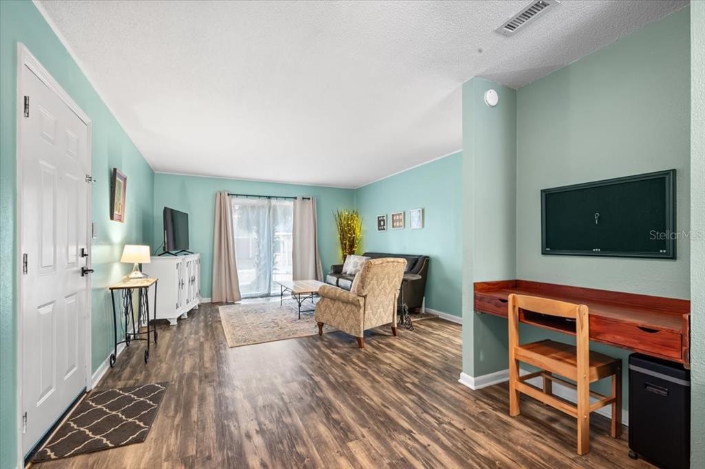 507 Northwest 39th Road, Unit 110 Gainesville, FL 32607 - Photo 4 of 27