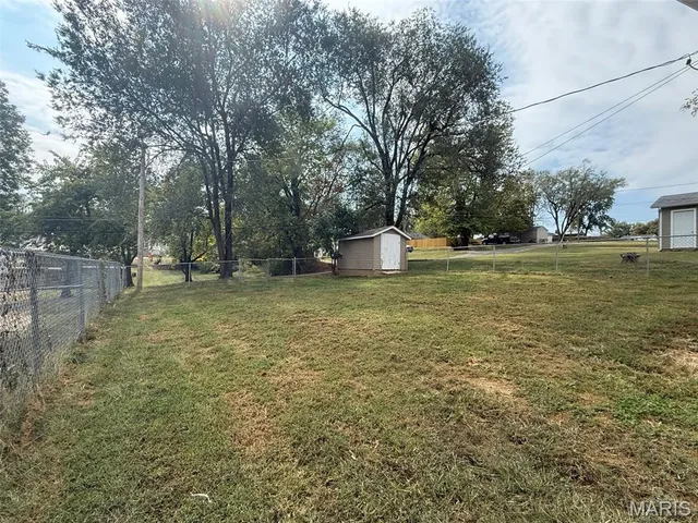 $135,000 | 1320 West St Clair Street, Vandalia, IL 62471