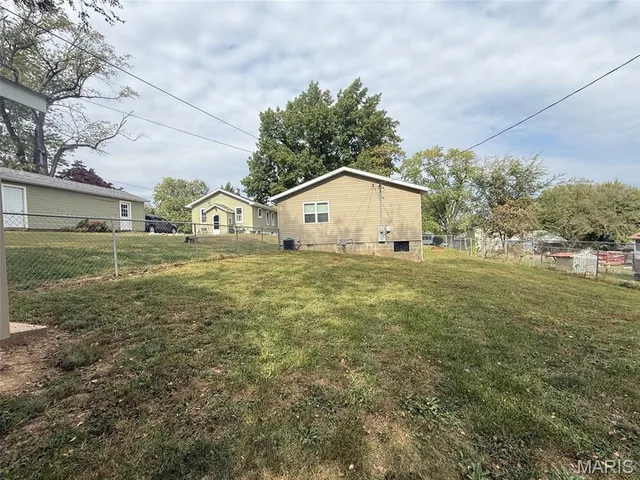 $135,000 | 1320 West St Clair Street, Vandalia, IL 62471