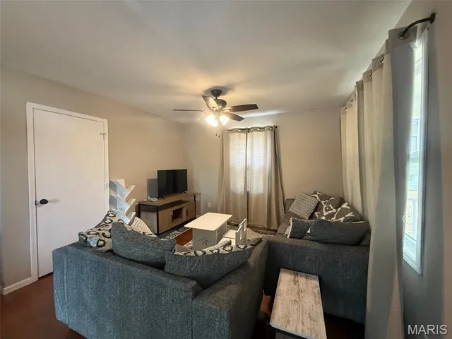 $135,000 | 1320 West St Clair Street, Vandalia, IL 62471