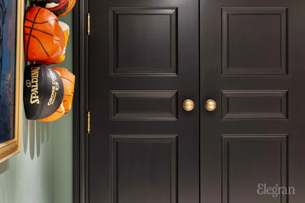 a view of walk in closet