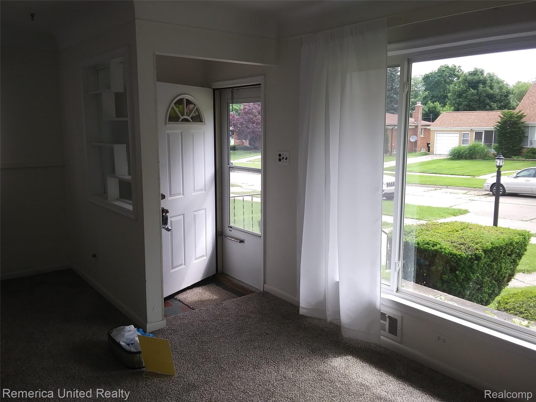 9621 Salem Road Redford, MI 48239 - Photo 5 of 16 Salem 6.jpg