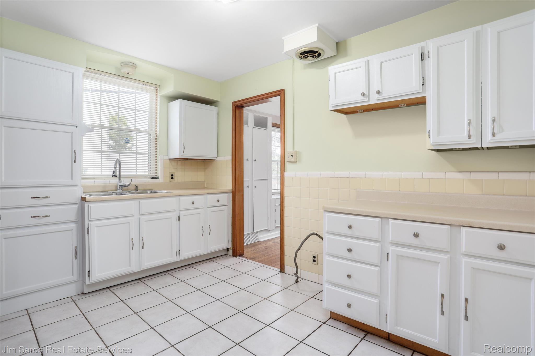 1445 Cadieux Road Grosse Pointe, MI 48230 - Photo 5 of 14 Gallery Image 5