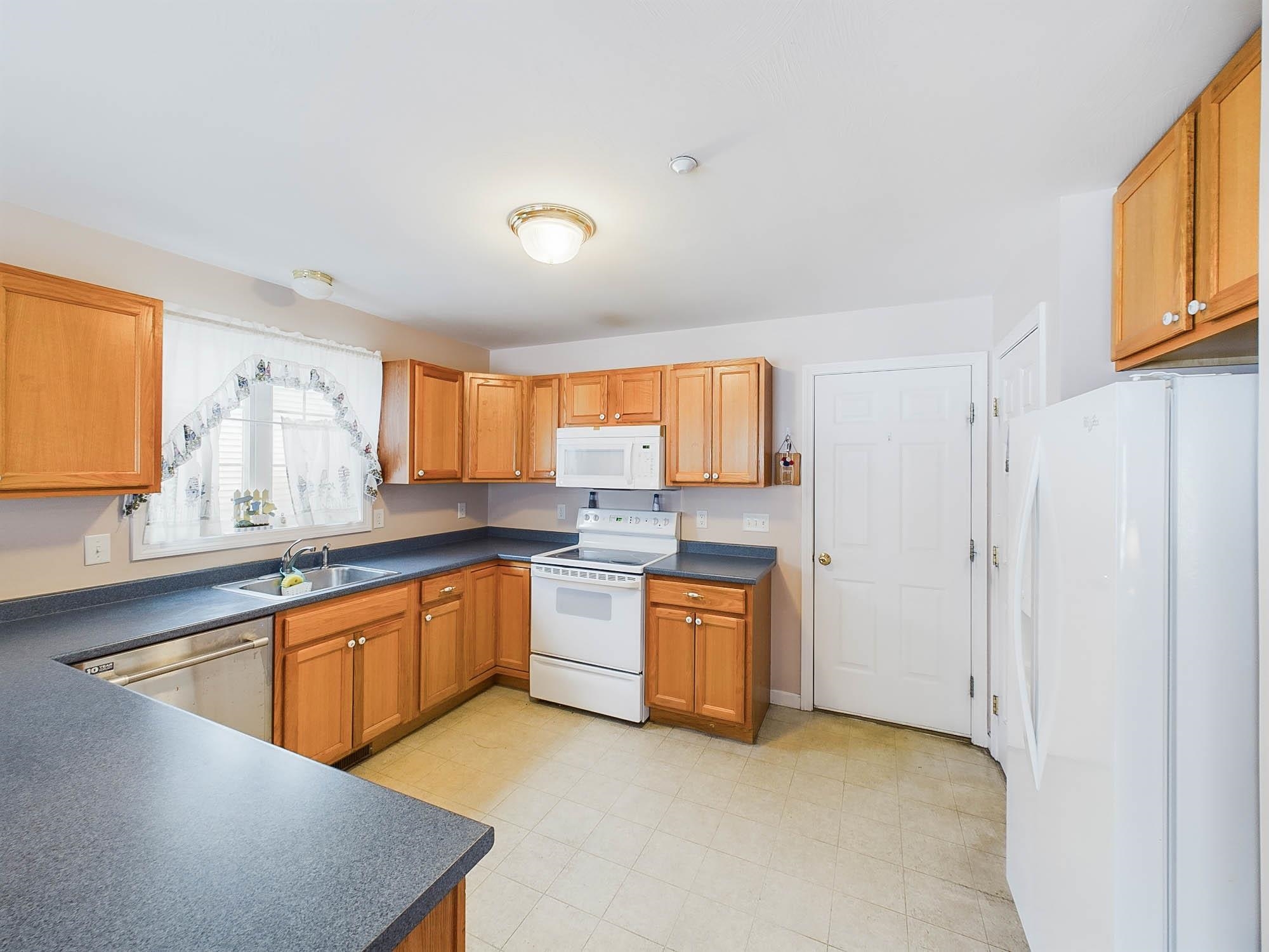 44 Terrell Lane Hollis, NH 03049 - Photo 6 of 40