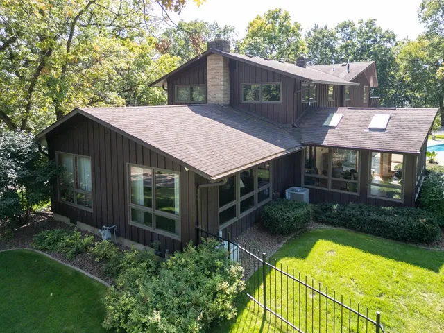 $799,000 | 2329 Summit Drive, Janesville, WI 53548
