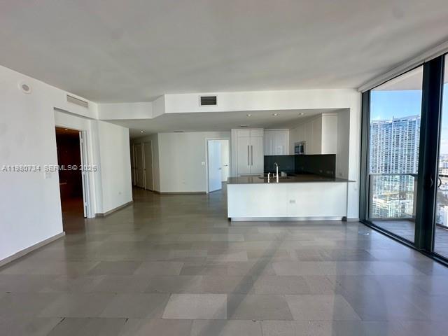 68 Southeast 6th Street, Unit 2511 Miami, FL 33131 - Photo 11 of 39