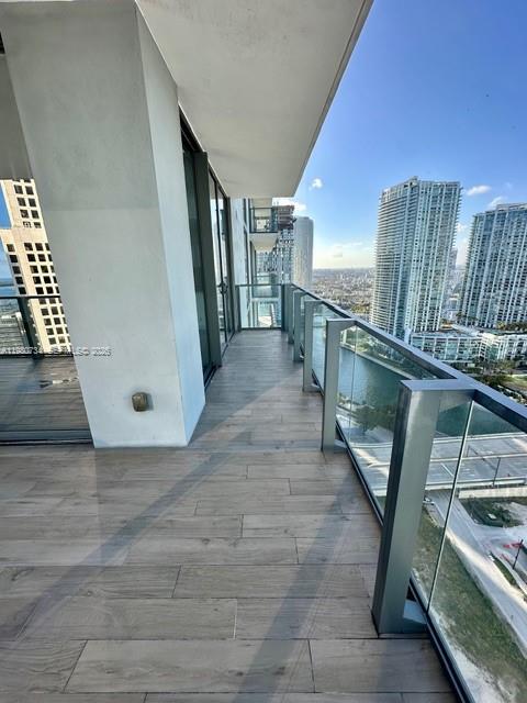 68 Southeast 6th Street, Unit 2511 Miami, FL 33131 - Photo 15 of 39