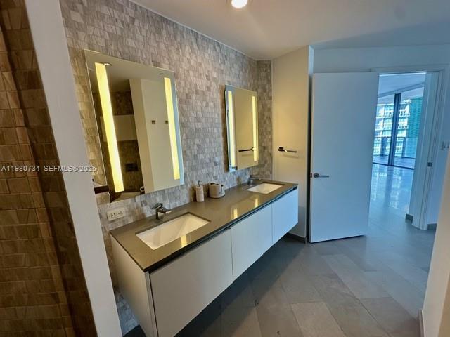 68 Southeast 6th Street, Unit 2511 Miami, FL 33131 - Photo 20 of 39