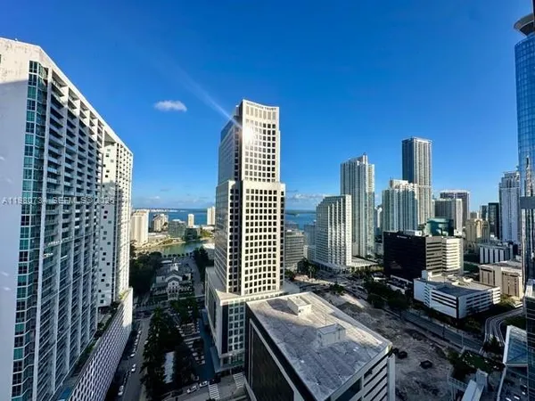 $6,000 | 68 Southeast 6th Street, Unit 2511, Miami, FL 33131