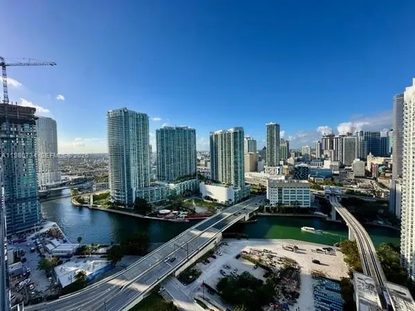 $6,000 | 68 Southeast 6th Street, Unit 2511, Miami, FL 33131