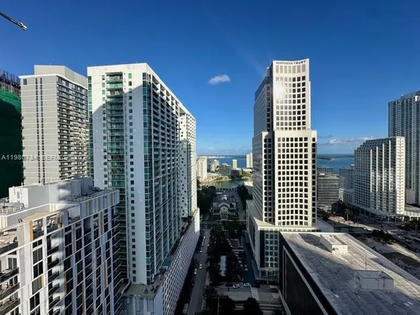 $6,000 | 68 Southeast 6th Street, Unit 2511, Miami, FL 33131