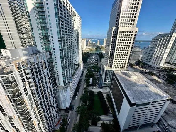 $6,000 | 68 Southeast 6th Street, Unit 2511, Miami, FL 33131