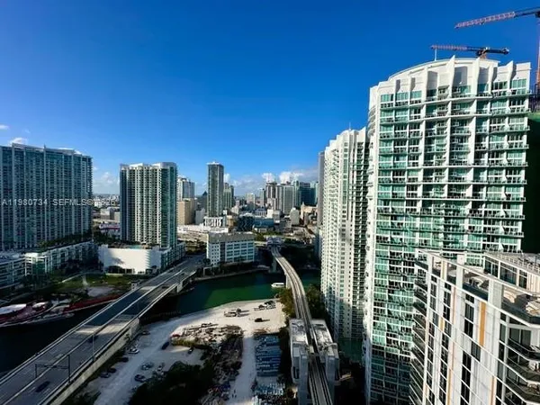 $6,000 | 68 Southeast 6th Street, Unit 2511, Miami, FL 33131