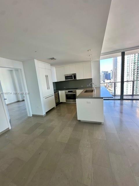 68 Southeast 6th Street, Unit 2511 Miami, FL 33131 - Photo 9 of 39