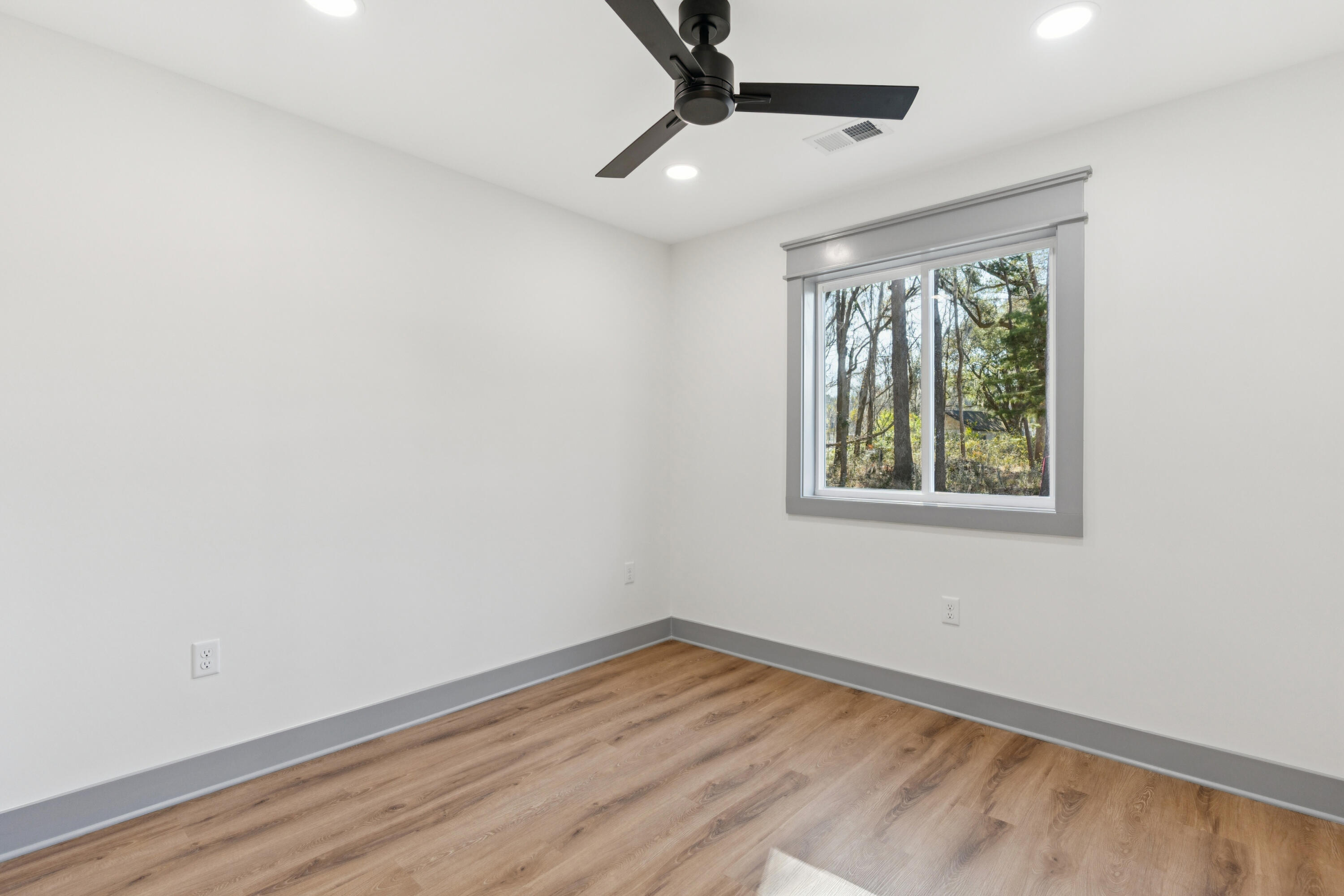 1011 Golf Course Parkway Moncks Corner, SC 29461 - Photo 22 of 40 1011GolfCoursePkwy-KeenEyeMarketing-023