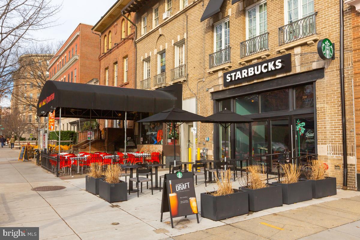 2501 Calvert Street Northwest, Unit 811 Washington, DC 20008 - Photo 23 of 28 a view of street with sitting area