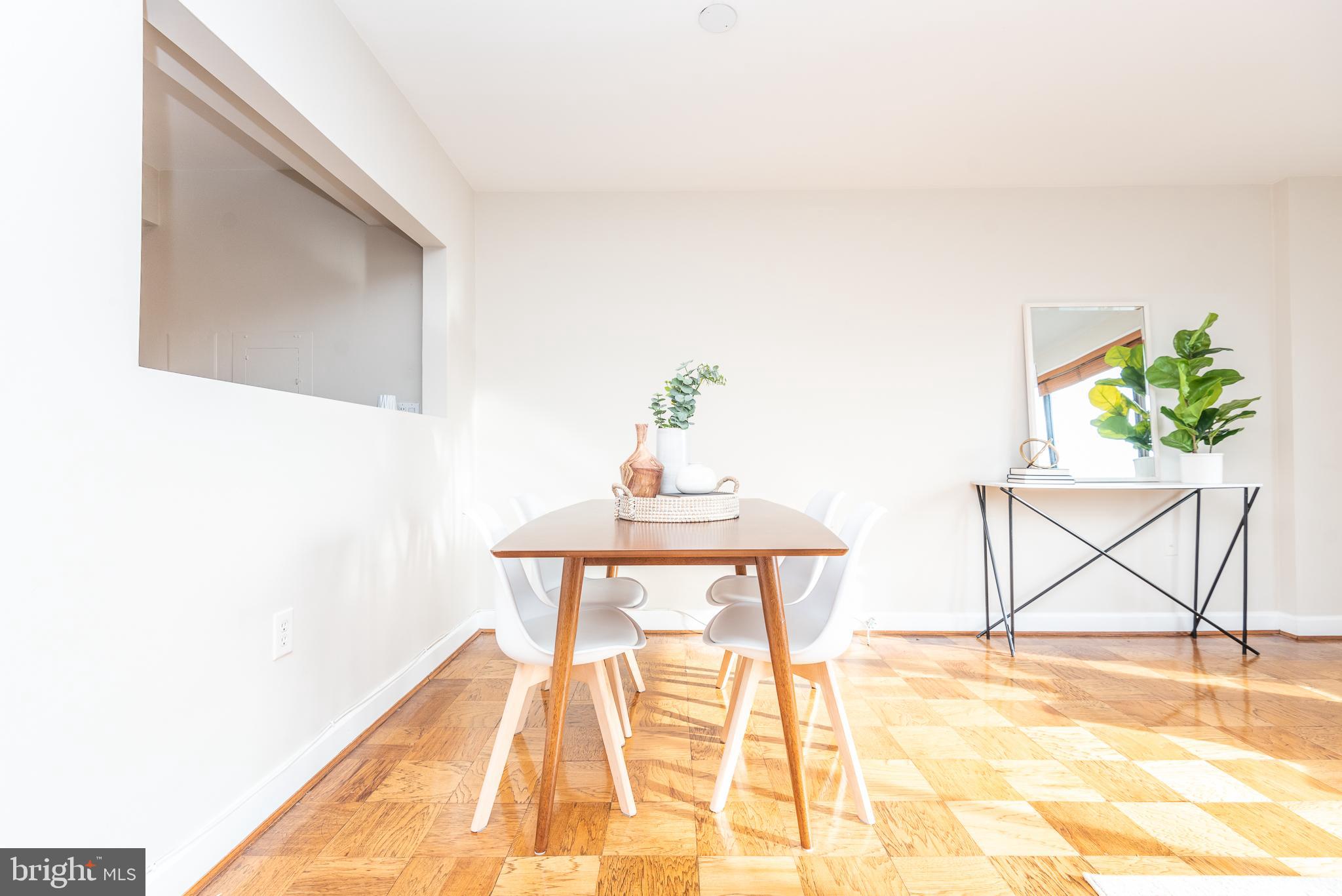 2501 Calvert Street Northwest, Unit 811 Washington, DC 20008 - Photo 5 of 28