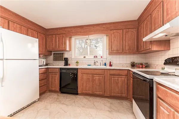 $649,900 | 72 Janet Court, Warwick, RI 02886