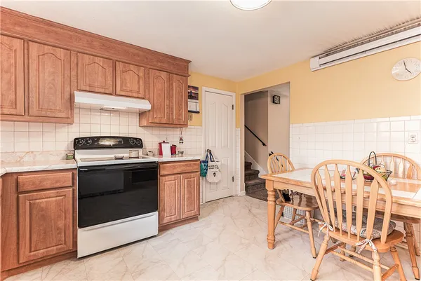 $649,900 | 72 Janet Court, Warwick, RI 02886