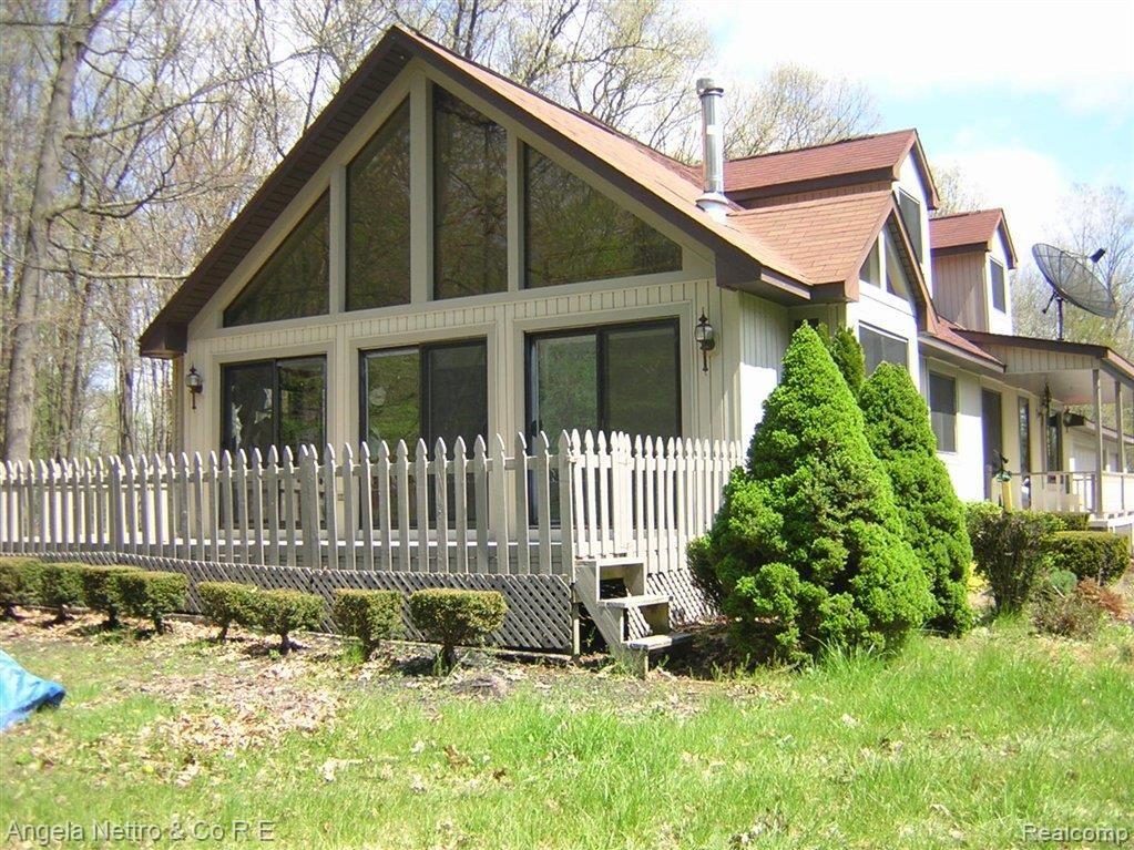 43650 Willis Road Belleville, MI 48111 - Photo 24 of 25 43650 willis side deck