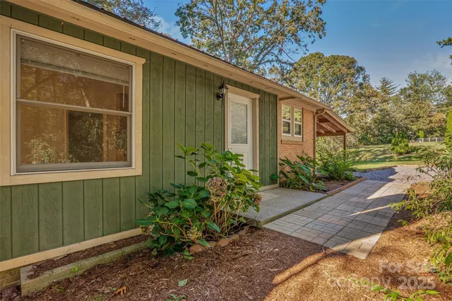 $375,000 | 14 Luckenbach Drive, Fairview, NC 28730