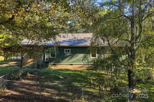 $375,000 | 14 Luckenbach Drive, Fairview, NC 28730