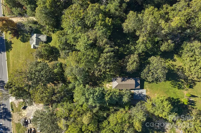 $375,000 | 14 Luckenbach Drive, Fairview, NC 28730