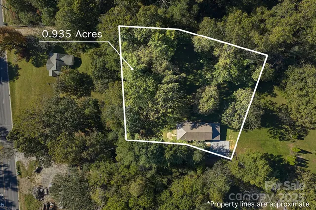 $375,000 | 14 Luckenbach Drive, Fairview, NC 28730