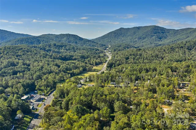 $375,000 | 14 Luckenbach Drive, Fairview, NC 28730