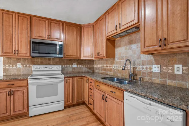 $375,000 | 14 Luckenbach Drive, Fairview, NC 28730