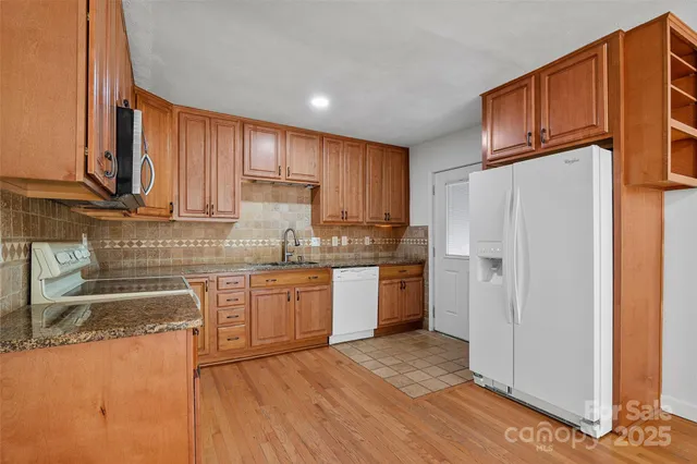 $375,000 | 14 Luckenbach Drive, Fairview, NC 28730