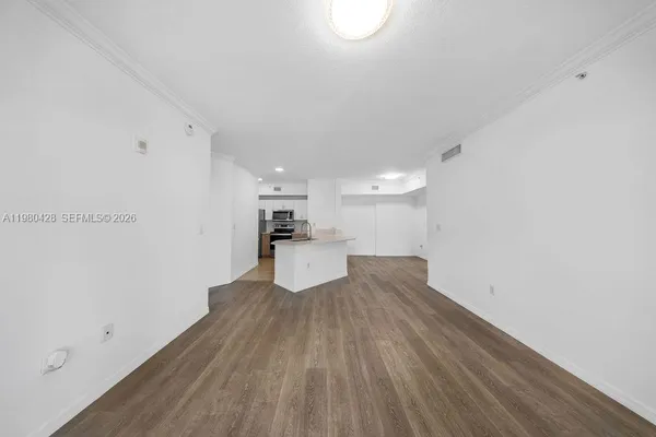 $3,100 | 9172 Collins Avenue, Unit 212, Surfside, FL 33154