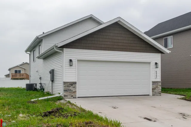 $280,900 | 6422 82nd Avenue South, Horace, ND 58047