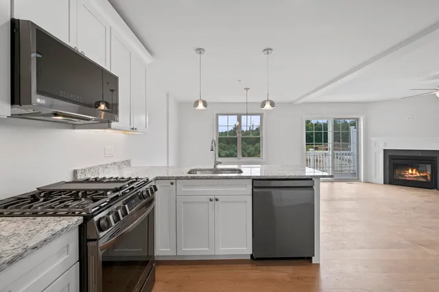 $469,900 | 3 Autumn Lane, Raymond, NH 03077