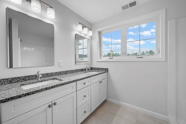 $469,900 | 3 Autumn Lane, Raymond, NH 03077