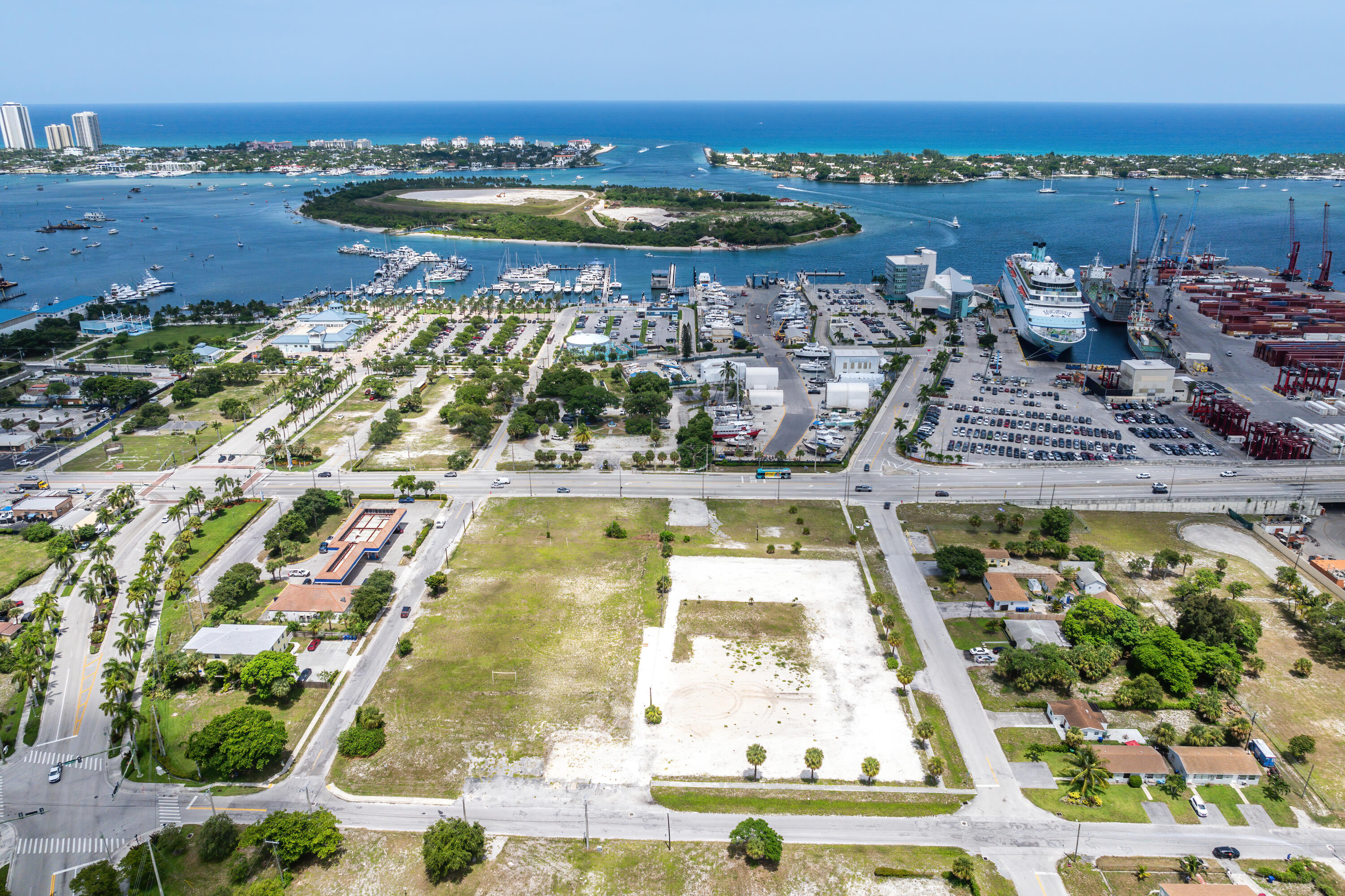 68 West 11th Street Riviera Beach, FL 33404 - Photo 5 of 11 003-68West11thStreet-WestPalmBeach-FL-33