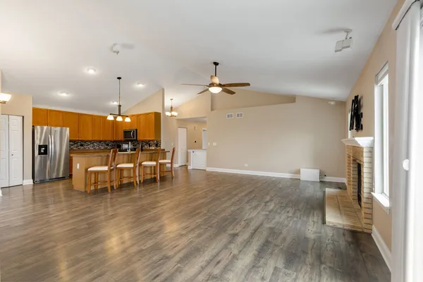 $385,000 | 28621 Wagon Trail Road, Lakemoor, IL 60051