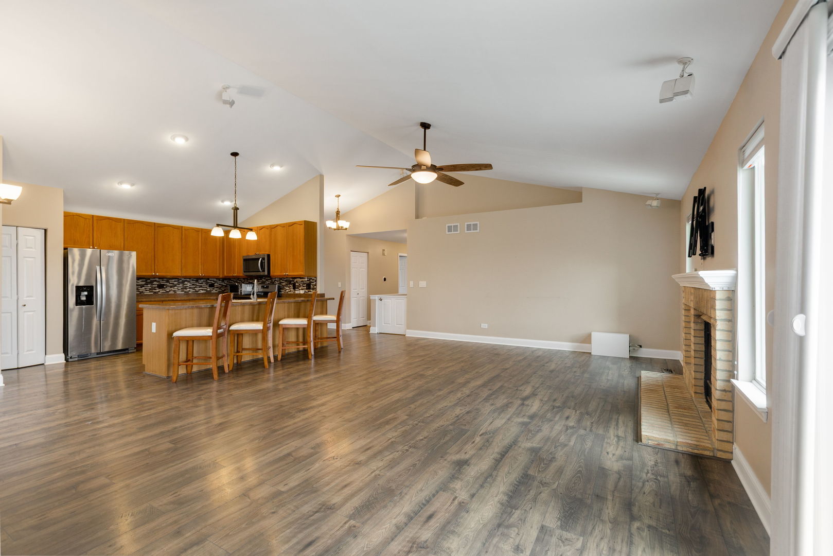 28621 Wagon Trail Road Lakemoor, IL 60051 - Photo 3 of 21