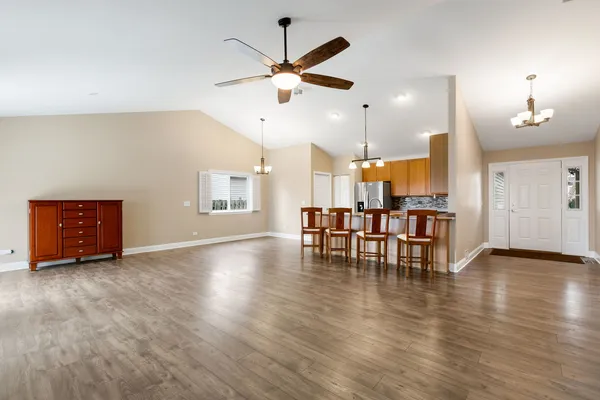 $385,000 | 28621 Wagon Trail Road, Lakemoor, IL 60051