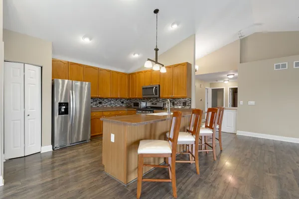 $385,000 | 28621 Wagon Trail Road, Lakemoor, IL 60051