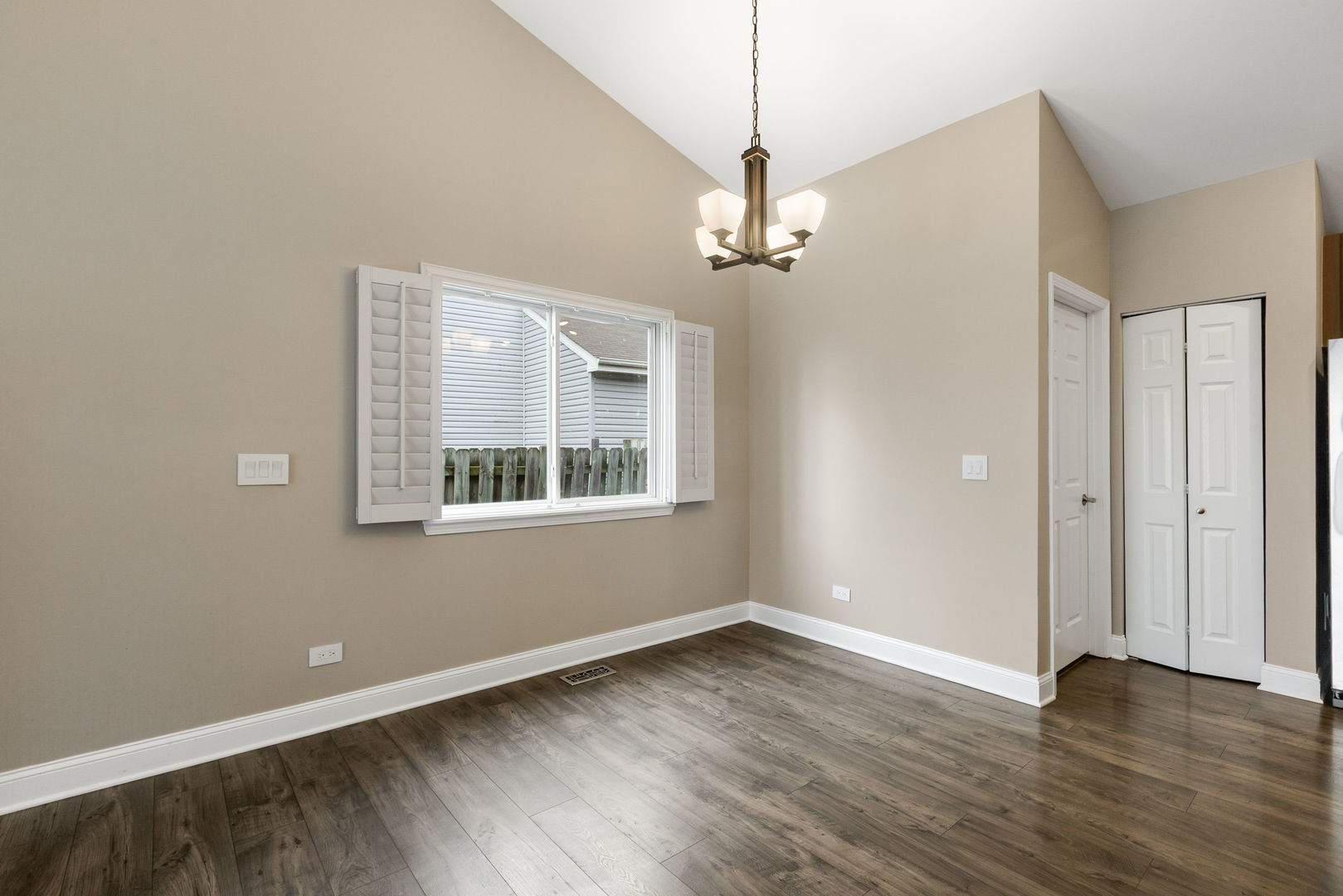 28621 Wagon Trail Road Lakemoor, IL 60051 - Photo 9 of 21