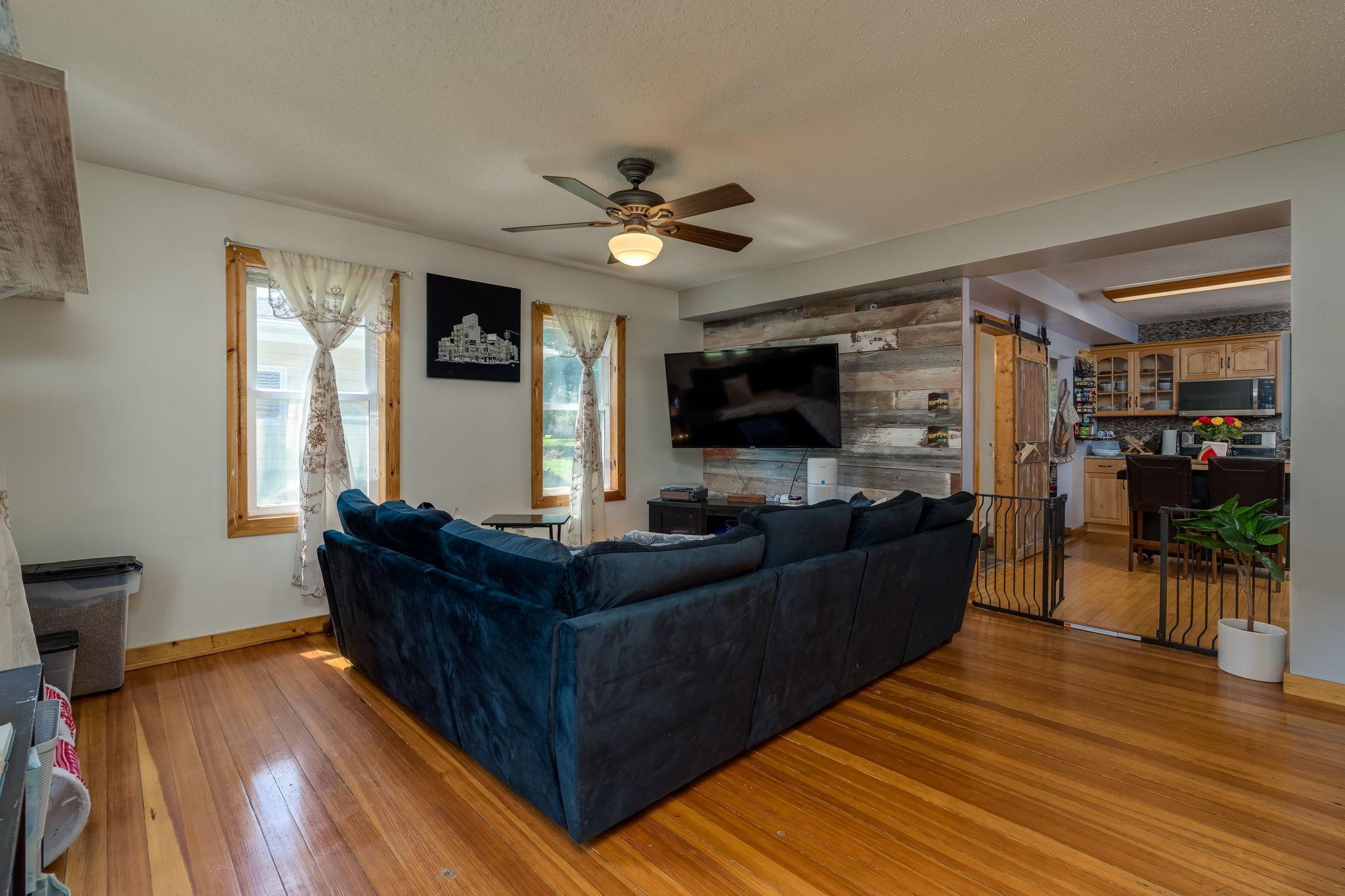 415 8th Street North Mountain Lake, MN 56159 - Photo 3 of 27