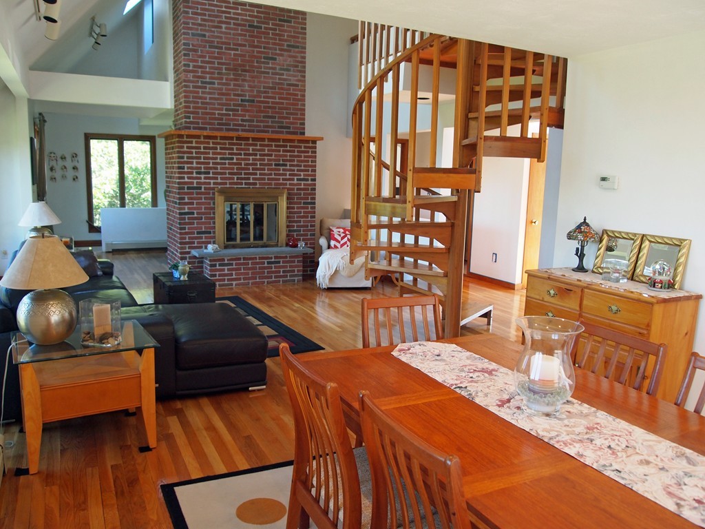 17 Foretop Road Bourne, MA 02532 - Photo 6 of 10