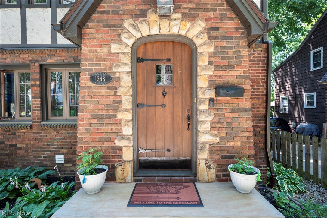 1348 Plainfield Road Cleveland, OH 44121 - Photo 2 of 37