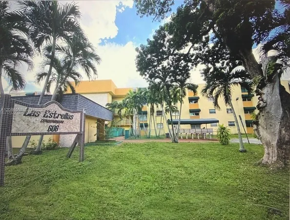 $1,900 | 606 West 81st Street, Unit 405, Hialeah, FL 33014