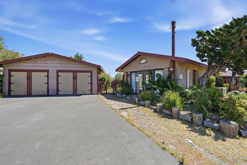 1355 Rainbow Ridge Lane Encinitas, CA 92024 - Photo 9 of 45 a front view of a house with a garden